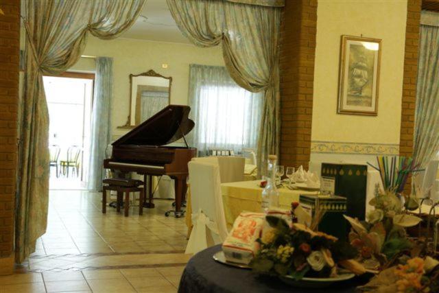 Albergo-Ristorante"Parco Alle Noci"Tra La Cascata Delle Marmore,Labro E Valle Santa Di S Francesco Rivodutri Exterior foto