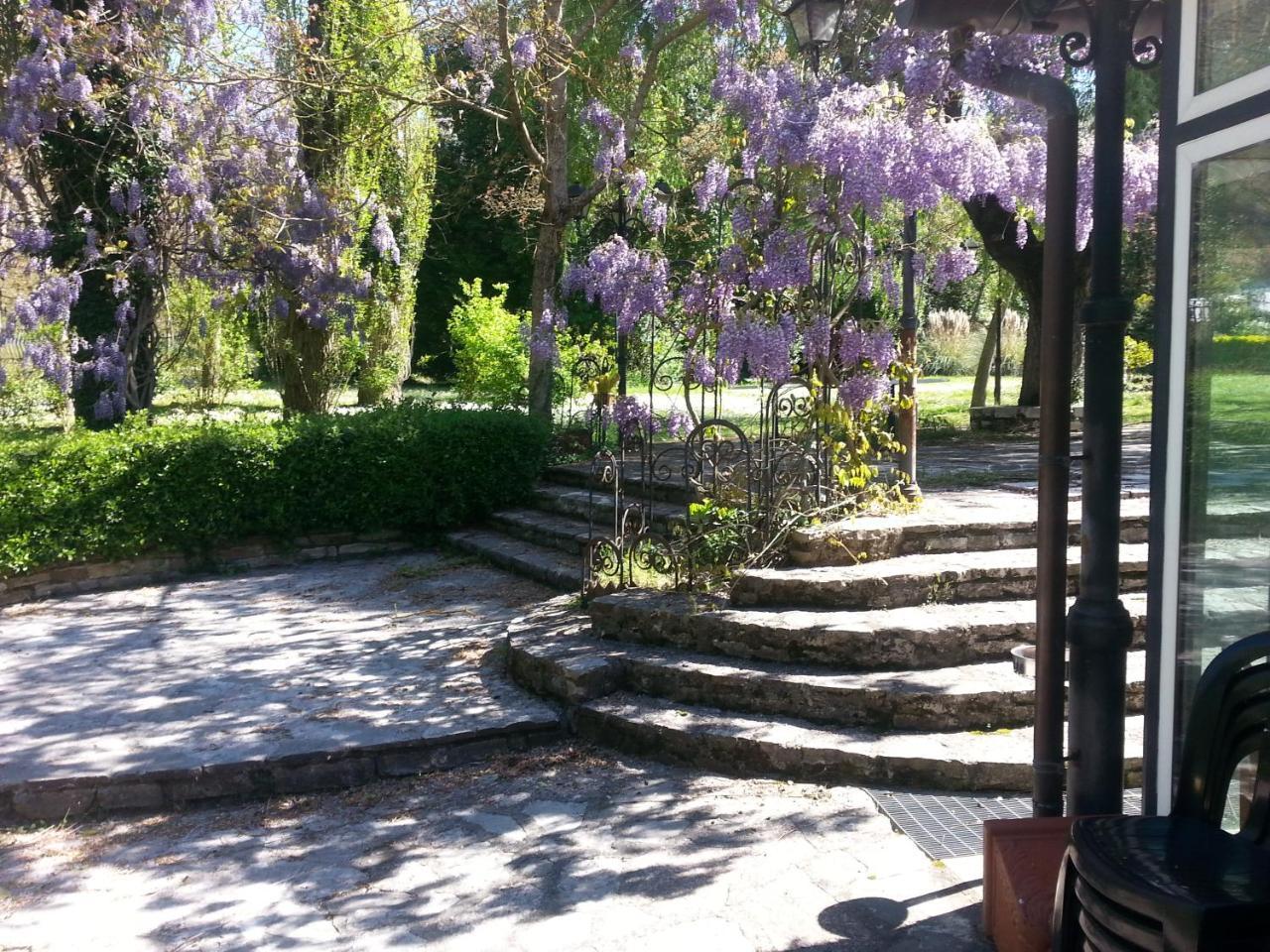 Albergo-Ristorante"Parco Alle Noci"Tra La Cascata Delle Marmore,Labro E Valle Santa Di S Francesco Rivodutri Exterior foto